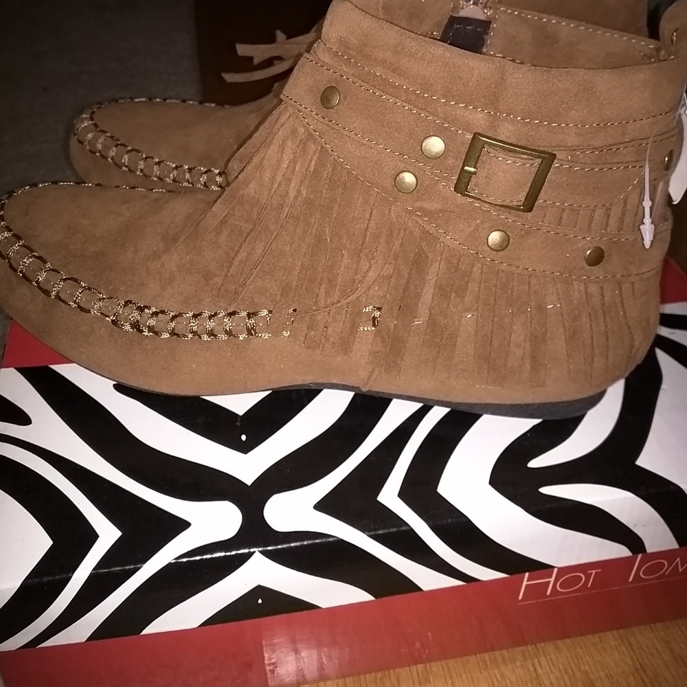 Hot tomato boots